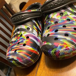 Crocs out of this work lined clogs